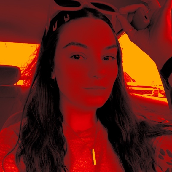 Meet your Posher! - Picture 4 of 5